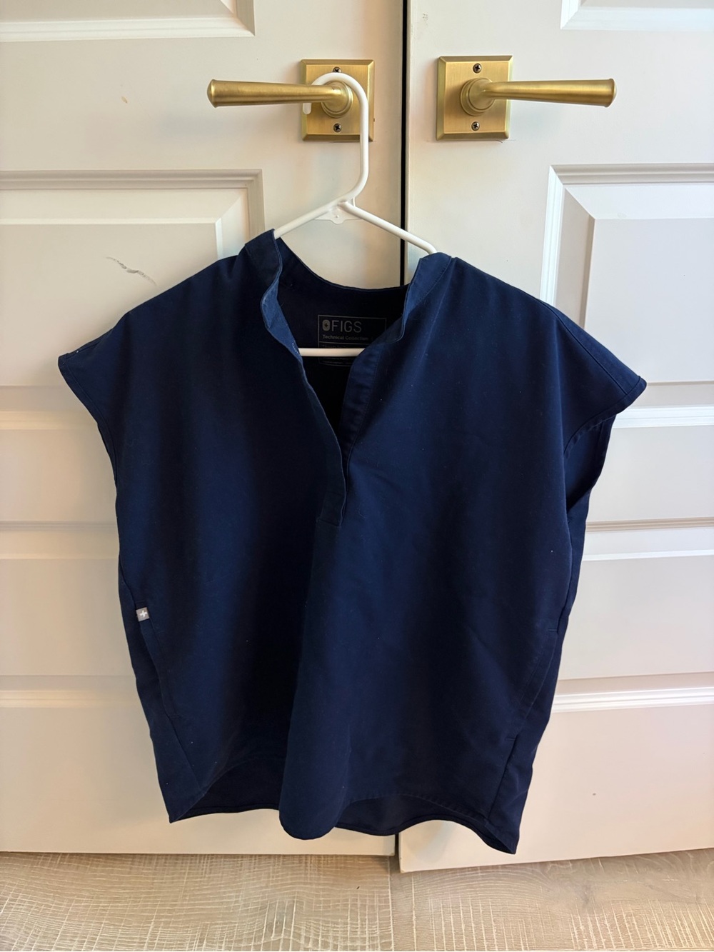 FIGS Women's Navy Scrub Set